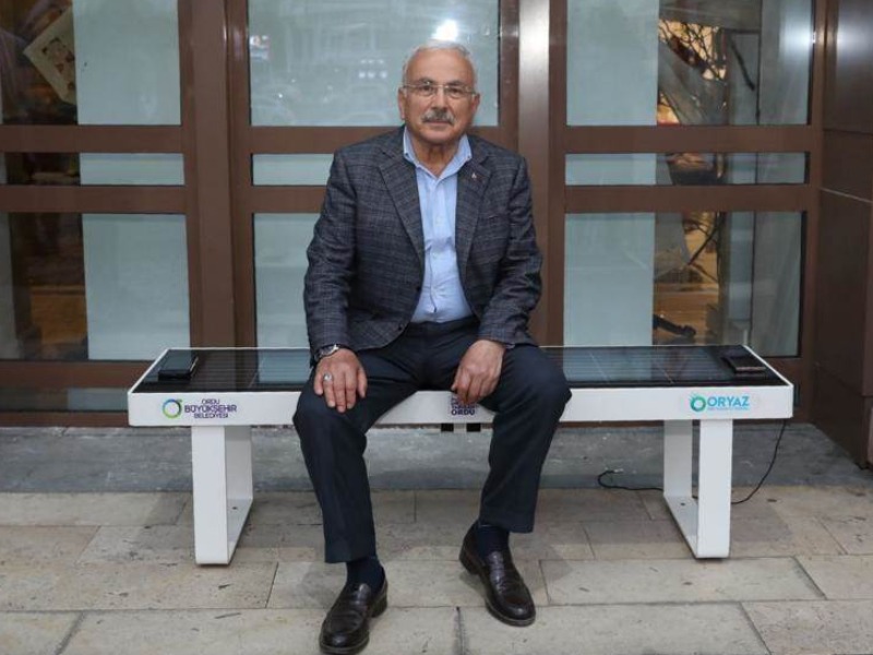 OBB, GÜNEŞ ENERJİSİ İLE ÇALIŞAN VE 6 ADET TELEFON AYNI ANDA ŞARJ EDİLEBİLECEĞİ BANK ÜRETTİ